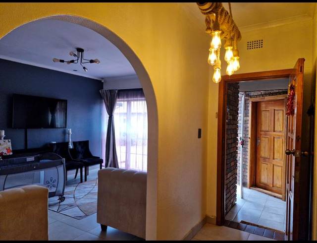 3 BEDROOM SIMPLEX FOR SALE IN BIRCHLEIGH NORTH